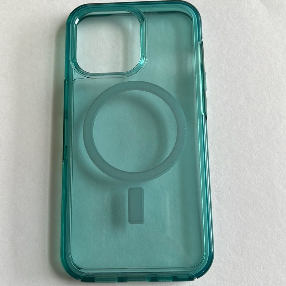iPhone 13 Otterbox case - Picture 4 of 6
